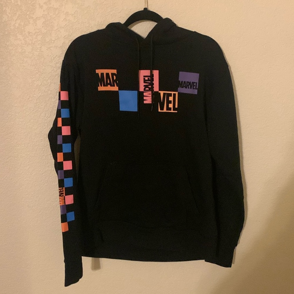 marvel black fleece hoodie size small (fits more like a loose medium)